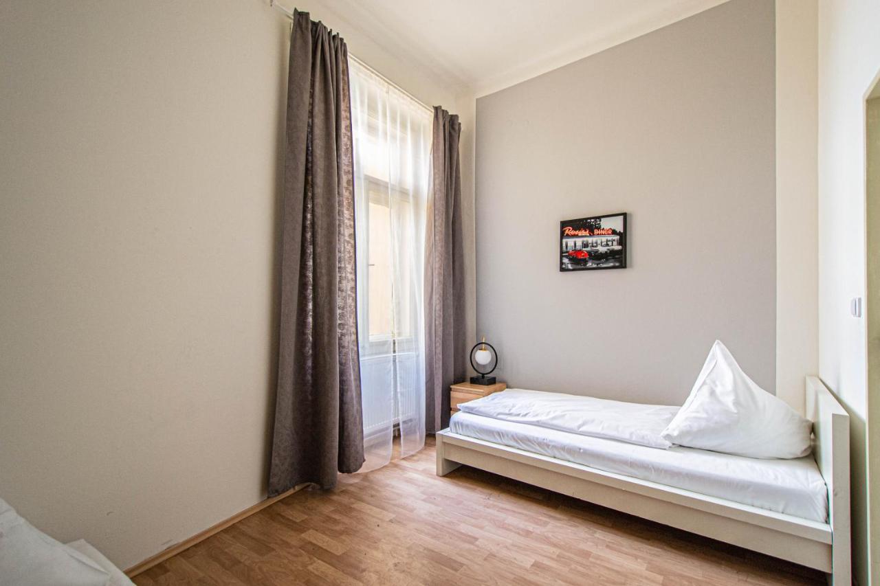 For Celebrations Spacious 3Bdr Apartment With Balcony Praag Buitenkant foto